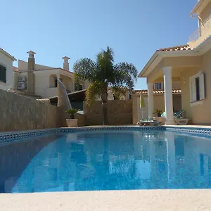 Villa Rosal, Pêra
